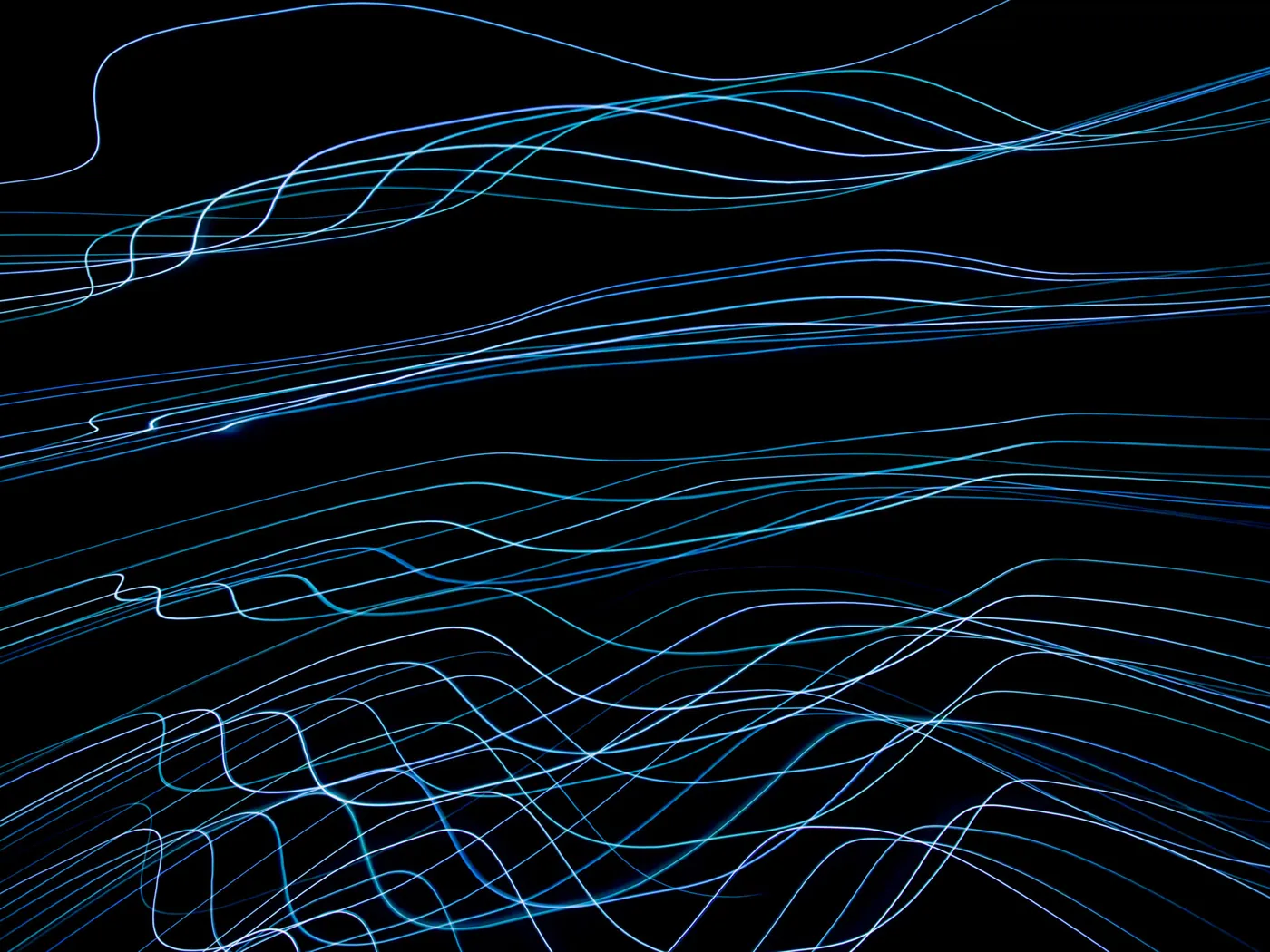 Ondas de sonido sobre fondo oscuro